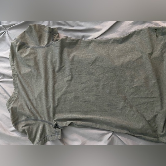 Nike pro work out shirt - Picture 2 of 2